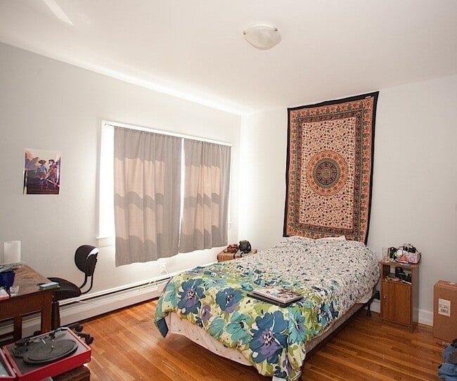 Building Photo - 18 Murdock St