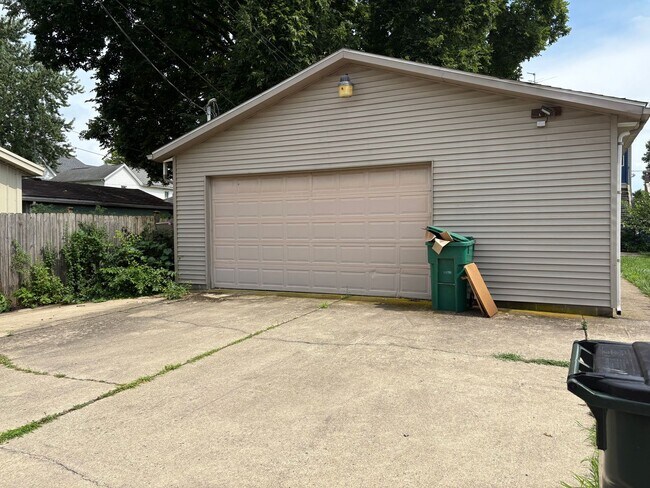 Building Photo - 3 Bedroom Single Family Home for Rent