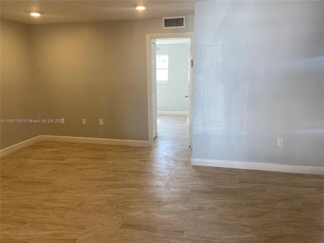Building Photo - 1111 NW 19th Ave