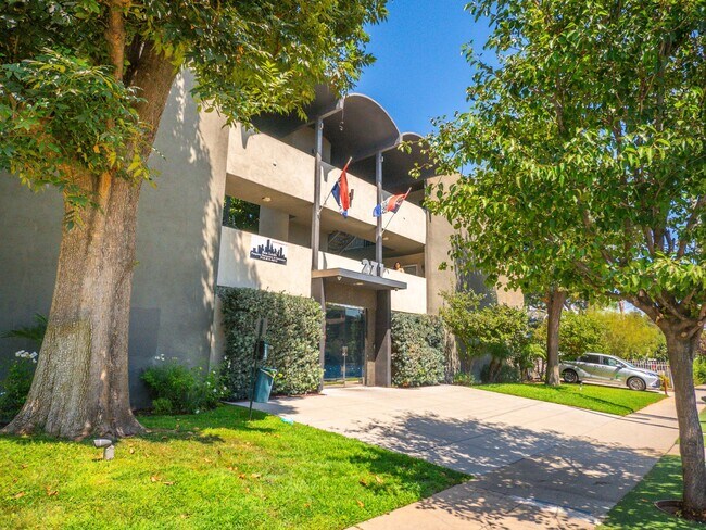 Interior Photo - 271 Parke St