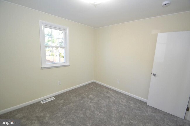 Building Photo - 267 Mott Ave