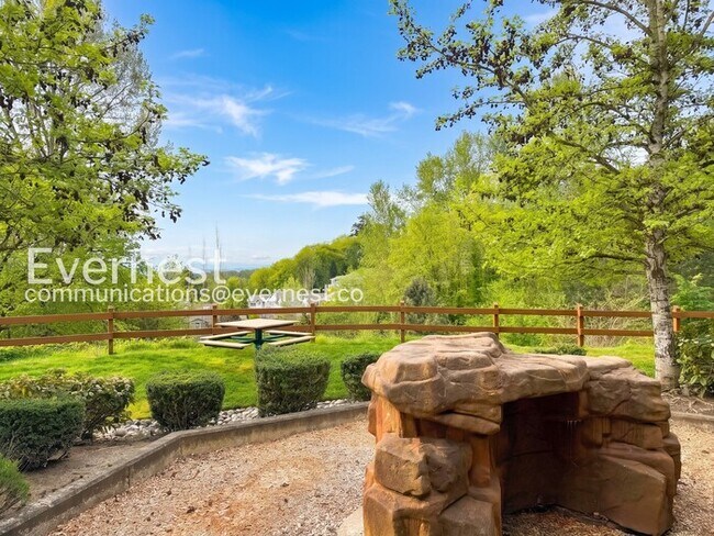 Building Photo - 2 Bed/2 Bath Condo with Garage / Vouchers Accepted / Available Now!