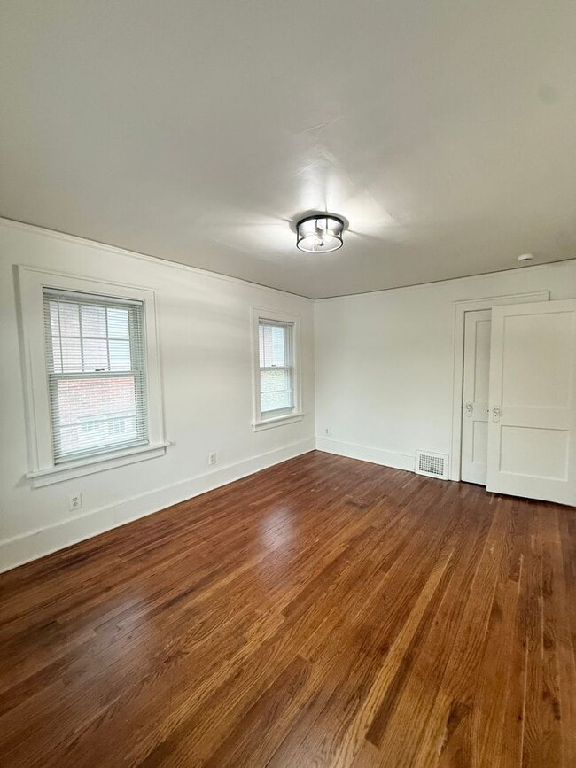 Building Photo - 303 N 38th St