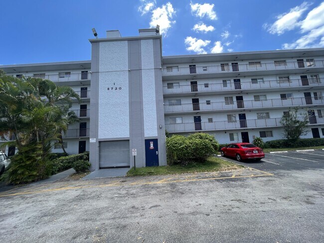 Building Photo - 8720 N Sherman Cir