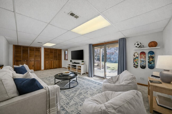 Building Photo - 107 E Winchester Rd