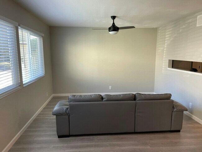 Building Photo - 1061 Mohr Ln