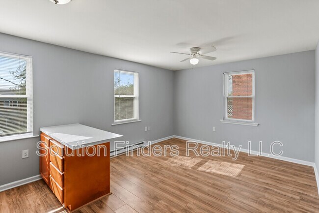 Building Photo - 2956 Yorkway