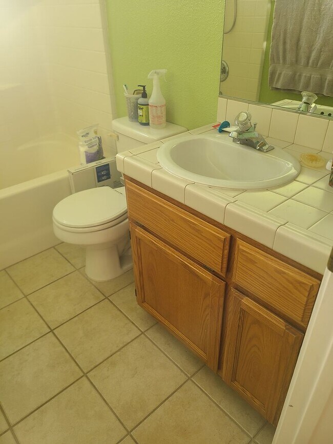 Building Photo - Amazing Hesperia Home