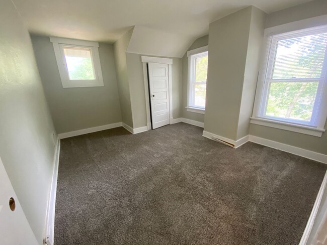 Building Photo - 2 Bedroom 1 Bath home