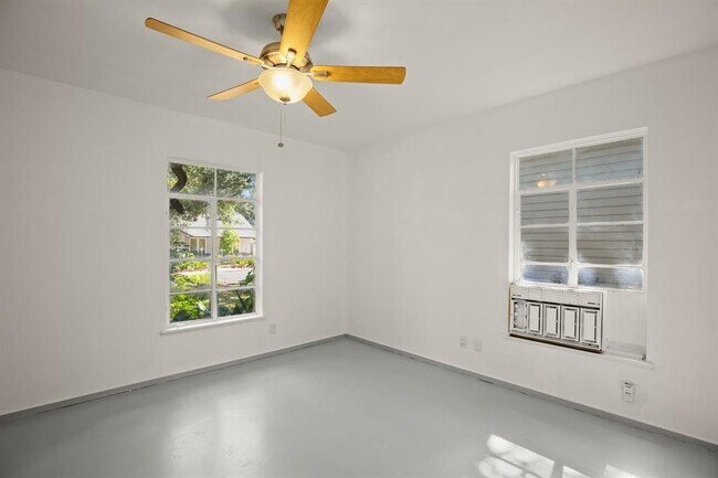 Building Photo - 1207 Southwood Rd