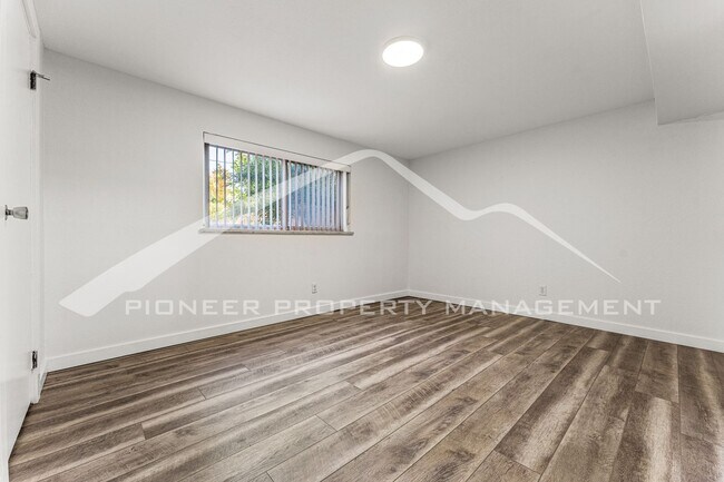 Building Photo - Spacious Home with Natural Light & Fenced Backyard