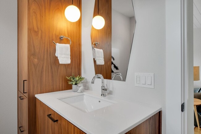 Building Photo - Urban Modern 5 Bedrooms, 3 1/2 Bathrooms, ...