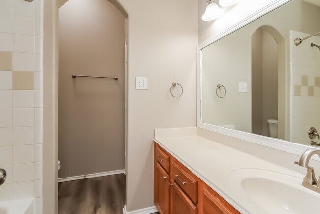 Building Photo - 7543 Summer Dale Dr