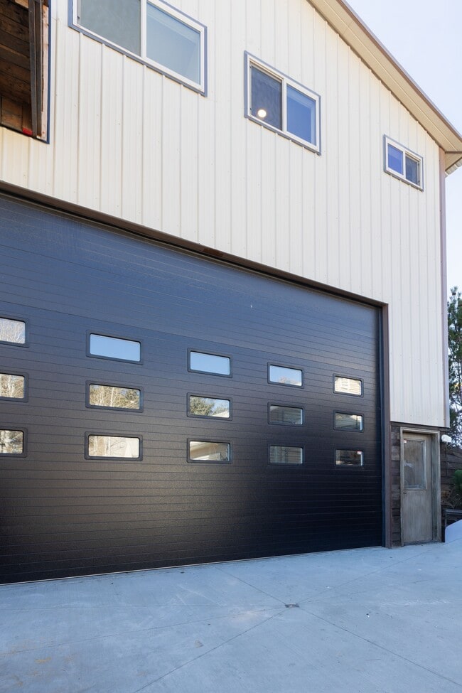 Building Photo - 546 Alaska Frontage Rd