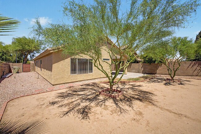 Building Photo - 7043 W Phelps Rd