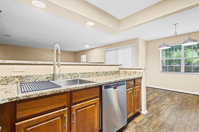 Chef's Sink - 98 Hampshire Ct