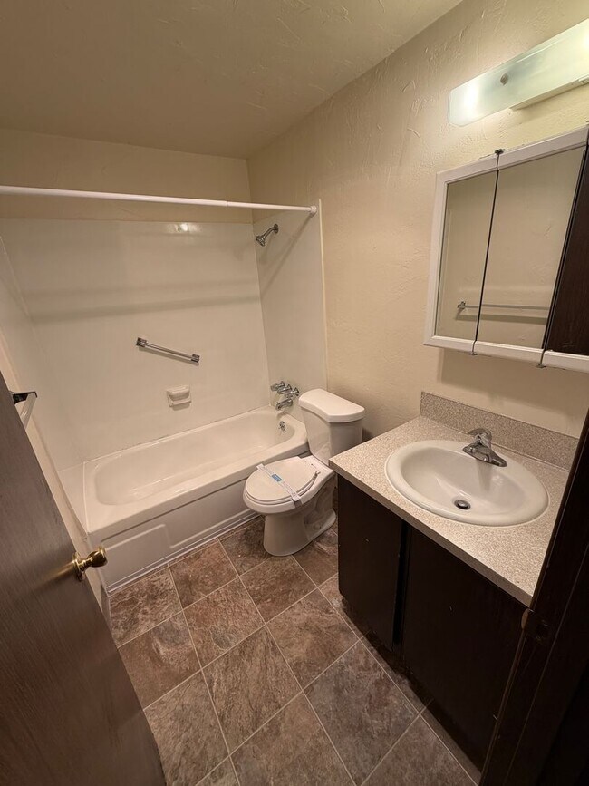Building Photo - (907) Bluewood Apartments - 1 Bedroom / 1 Bath