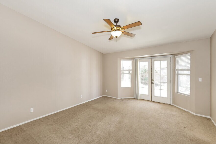 Building Photo - 6409 Rancho Santa Fe Dr