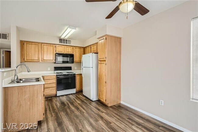 Building Photo - 5710 E Tropicana Ave