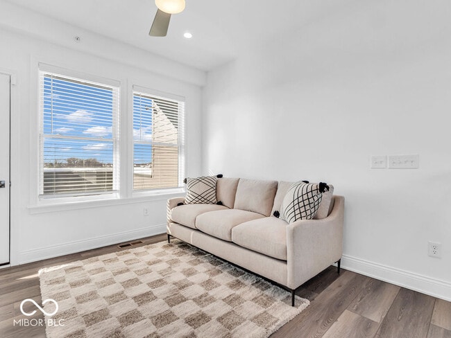 Building Photo - 962 Berkhamsted Ln