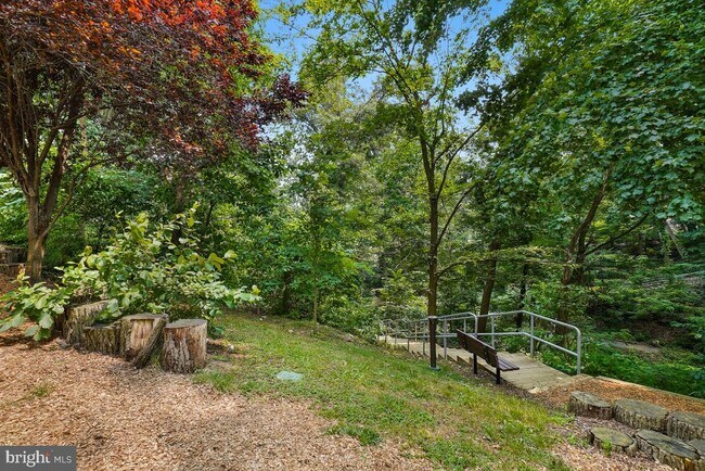 Building Photo - 5904 Mt Eagle Dr