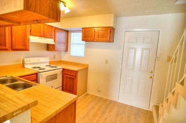 Building Photo - 9423 Olde Towne Row