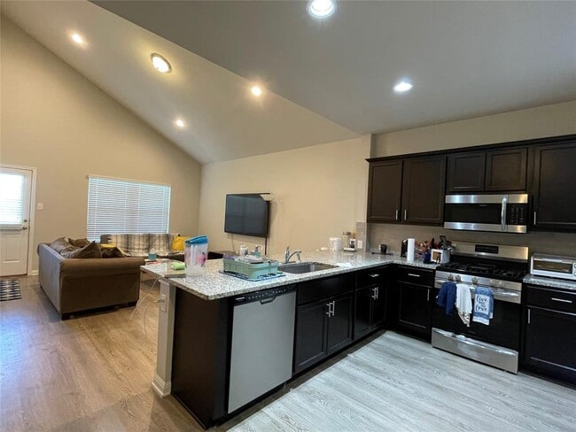 Building Photo - 2105 Port Ellen Dr