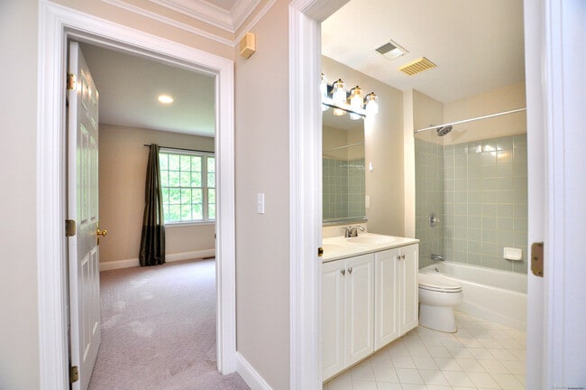 Building Photo - 34 Auburn Knoll