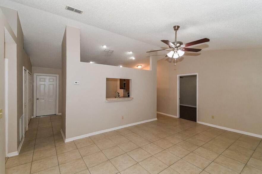 Building Photo - 9060 Castle Rock Dr