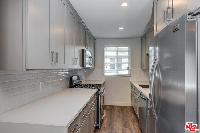 Building Photo - 4136 Grand View Blvd