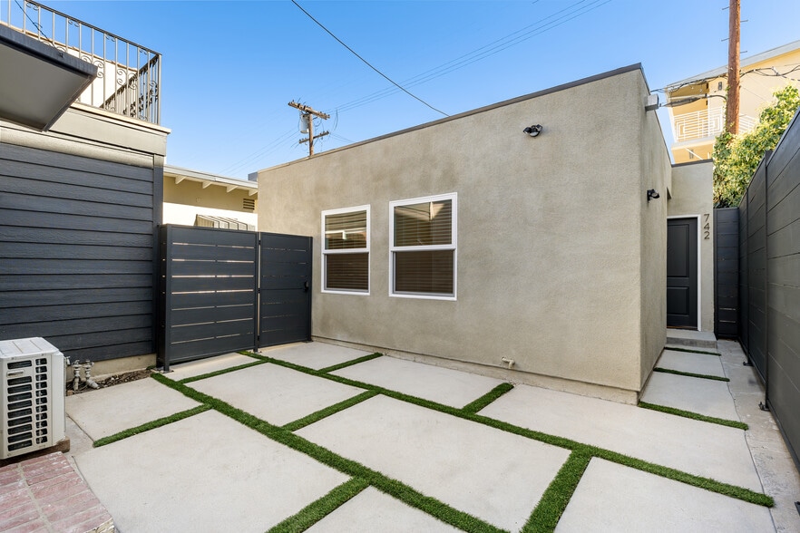 patio - 738 S Stanley Ave