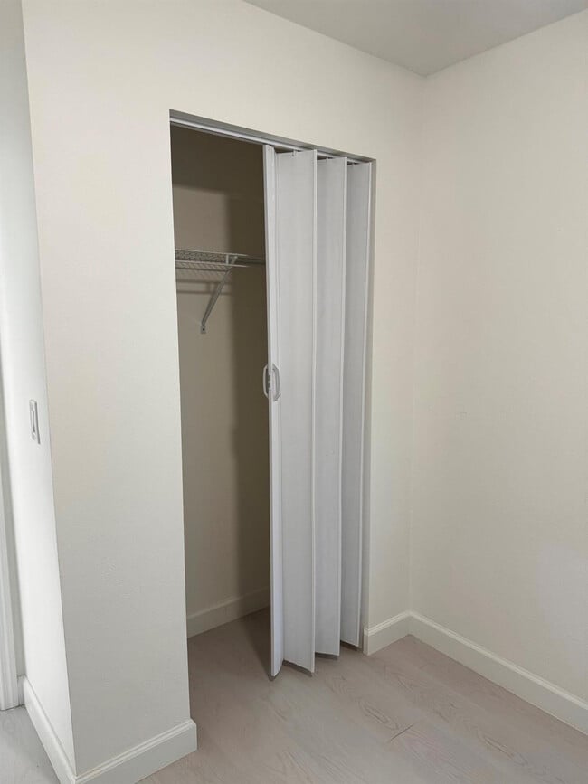 Building Photo - 626 37th St