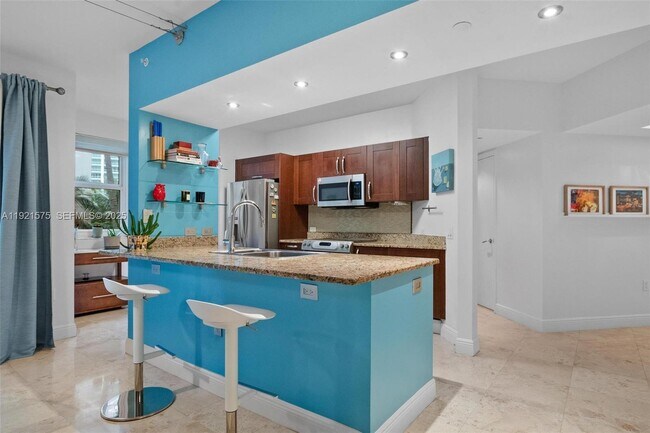 Building Photo - 19900 E Country Club Dr