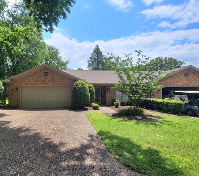 Primary Photo - 406 Country Club Ln