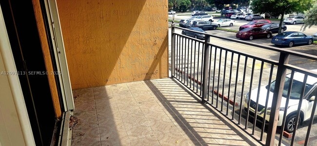 Building Photo - 9300 Fontainebleau Blvd