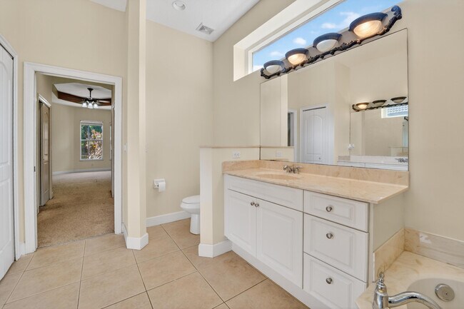 Building Photo - 854 SW St Tropez Ct