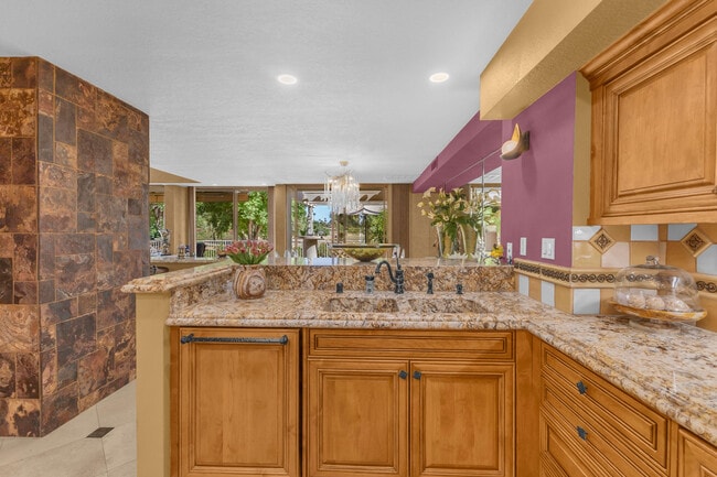 Building Photo - 216 W Kavenish Dr