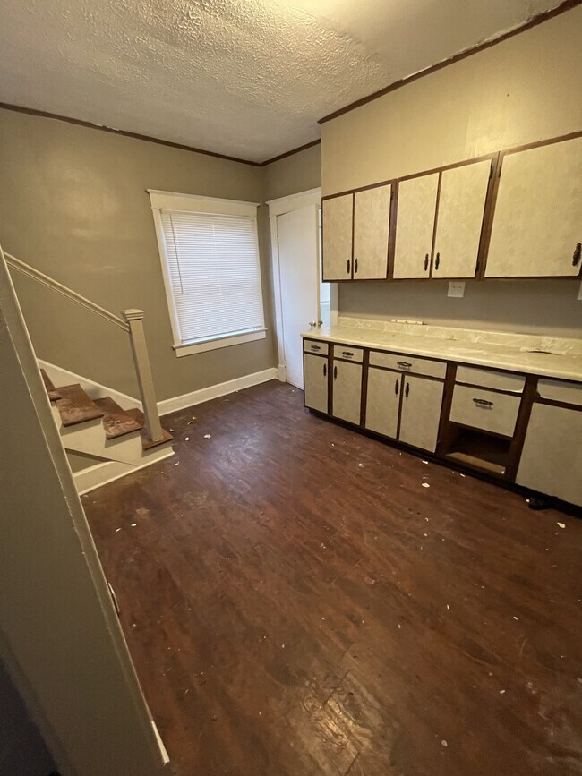 Building Photo - 636 N Oakland / Logan Devere