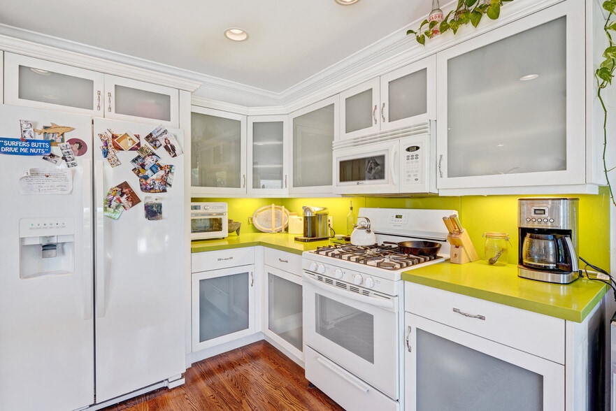 Building Photo - 750 Vernon Ave