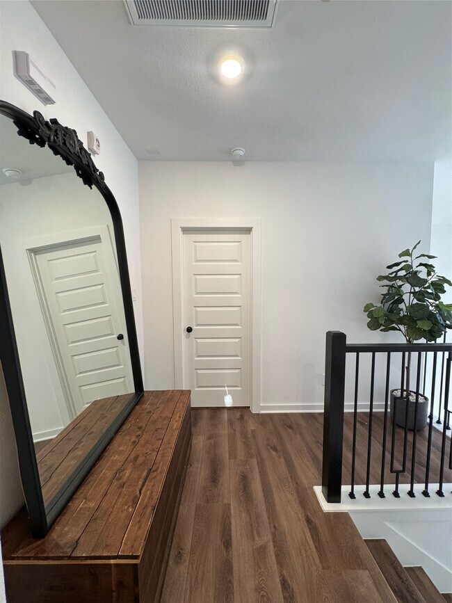 Building Photo - 6630 Escondido Dr