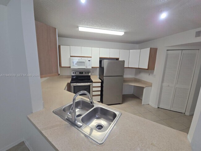 Building Photo - 4035 W McNab Rd