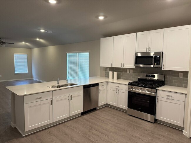 Building Photo - 2027 Summer Night Dr