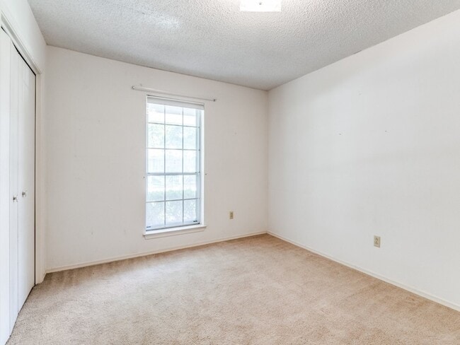 Building Photo - 2007 Mistletoe Dr