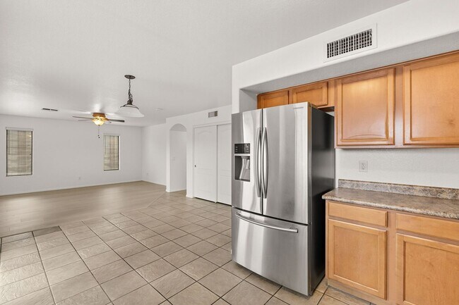 Building Photo - Solar Home with Nice Floorplan in a Great ...