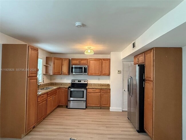 Building Photo - 9855 SW 62nd St