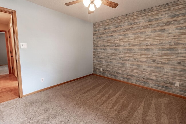 Building Photo - 1302 Look Out Ct