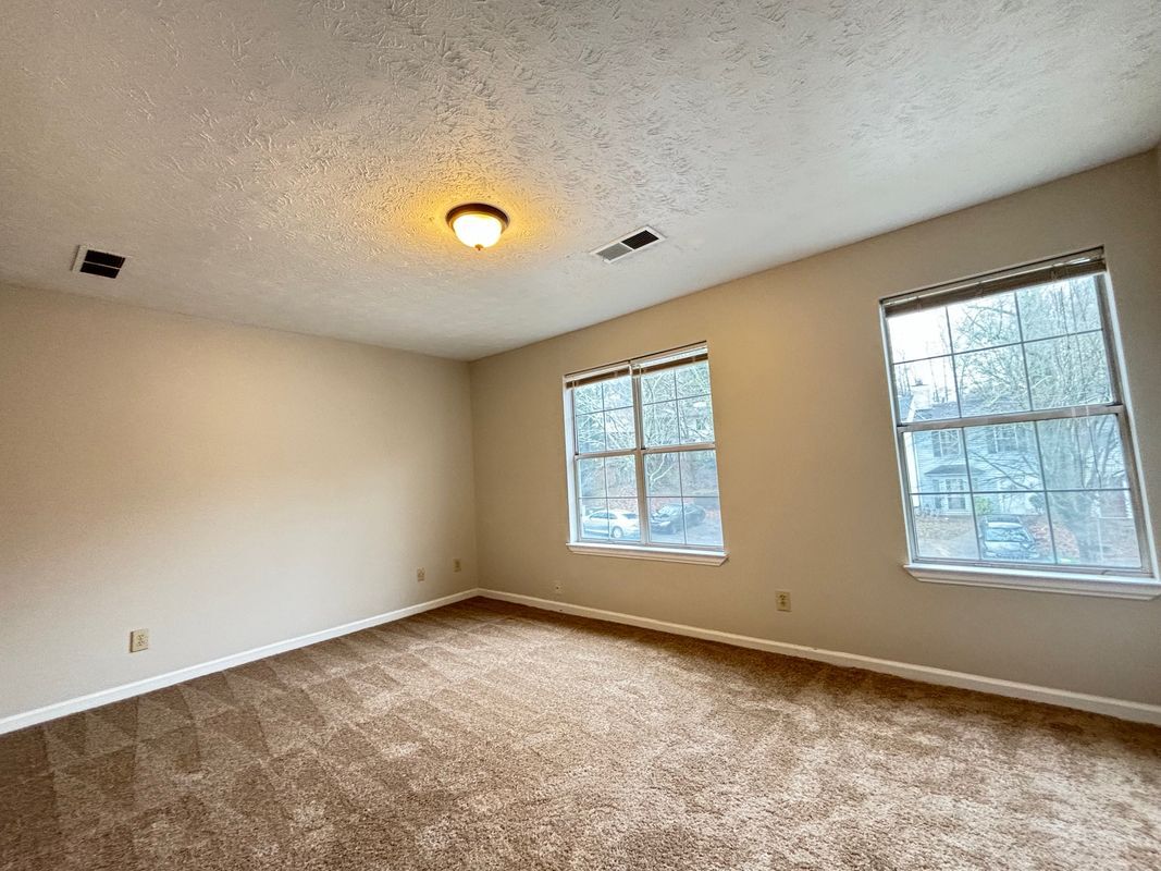 Building Photo - 1014 Huntington Trace-