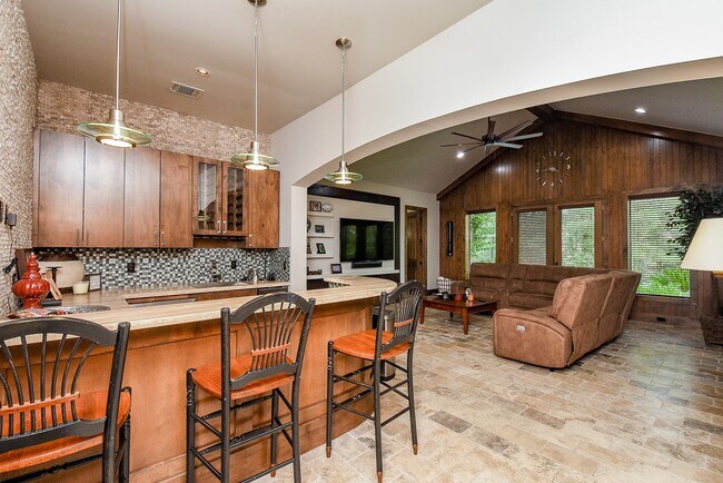 Building Photo - 10 Player Pond Pl