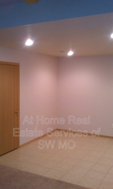 Building Photo - 617 Rilynn Ave