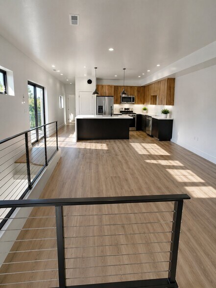 Building Photo - 690 12200 S